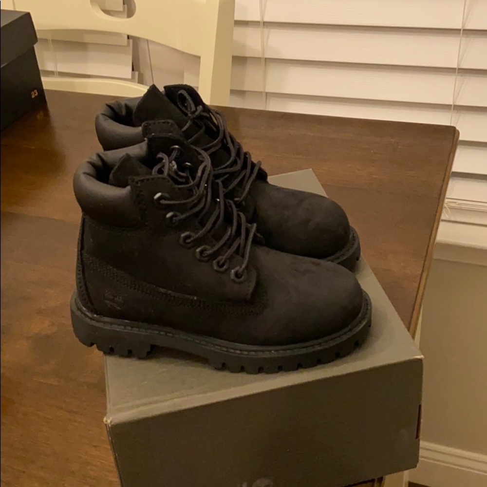 Kids Timberlands - Picture 2 of 5
